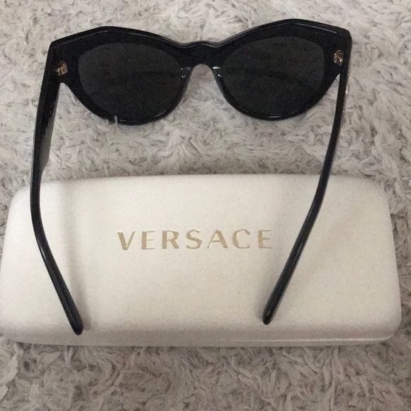 100% Authentic Versace Sunglasses model 4253 - Picture 5 of 6